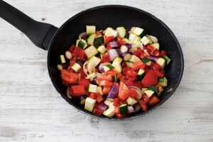 Preparazione Filetti di triglie in salsa allo zafferano con caponata di verdure - Fase 1