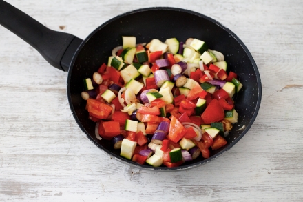 Preparazione Filetti di triglie in salsa allo zafferano con caponata di verdure - Fase 1 Preparazione Filetti di triglie in salsa allo zafferano con caponata di verdure - Fase 1