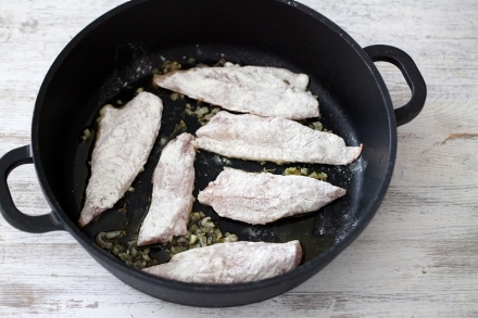 Preparazione Filetti di triglie in salsa allo zafferano con caponata di verdure - Fase 3 Preparazione Filetti di triglie in salsa allo zafferano con caponata di verdure - Fase 3