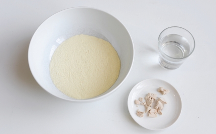 Preparazione Focaccia barese - Fase 1 Preparazione Focaccia barese - Fase 1