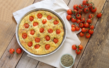 Preparazione Focaccia barese - Fase 4 Preparazione Focaccia barese - Fase 4