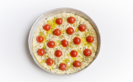 Preparazione Focaccia barese - Fase 3 Preparazione Focaccia barese - Fase 3