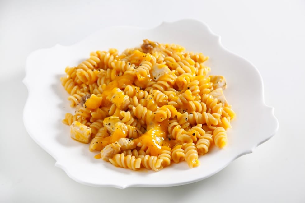 Fusilli con salsa al mango e spada scottato ricetta