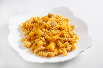 Fusilli con salsa al mango e spada scottato