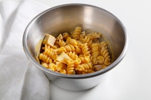 Preparazione Fusilli con salsa al mango e spada scottato - Fase 2