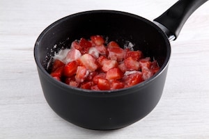 Preparazione Gelato pane burro e marmellata - Fase 1