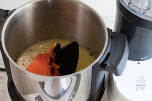 Preparazione Risotto con crema di peperoni, noci pecan e stracciatella di burrata - Fase 4
