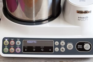 Preparazione Risotto con crema di peperoni, noci pecan e stracciatella di burrata - Fase 2