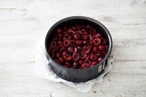 Preparazione Torta al cioccolato e ciliegie - Fase 3