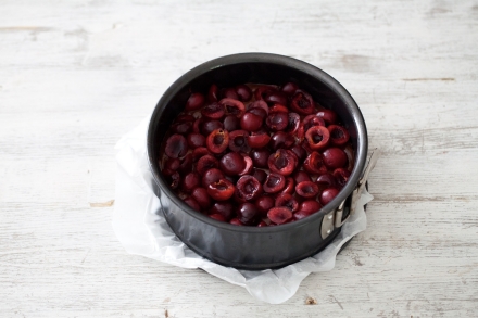 Preparazione Torta al cioccolato e ciliegie - Fase 3 Preparazione Torta al cioccolato e ciliegie - Fase 3