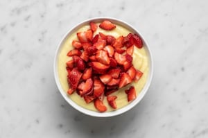 Preparazione Torta alla panna, fragole e crema - Fase 3