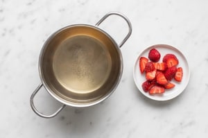 Preparazione Torta alla panna, fragole e crema - Fase 4