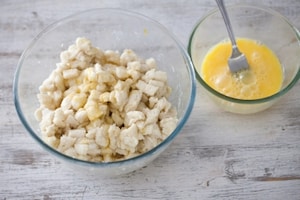 Preparazione Torta di pane, more, mele e mandorle - Fase 2