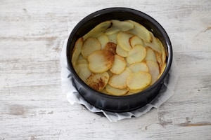 Preparazione Torta di spinaci e ricotta in crosta di patate - Fase 2
