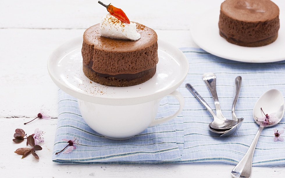 Tortini di biscotti e cioccolato alla mousse e peperoncino ricetta