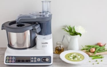 Vellutata di piselli, fave e mozzarella di bufala