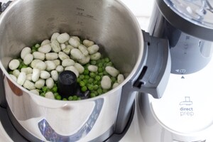 Preparazione Vellutata di piselli, fave e mozzarella di bufala - Fase 3