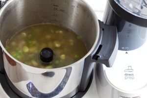 Preparazione Vellutata di piselli, fave e mozzarella di bufala - Fase 4