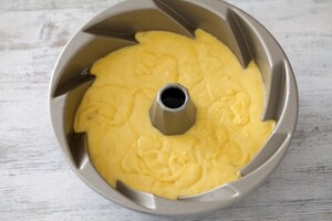 Preparazione Bundt cake allo zafferano e cioccolato bianco - Fase 4