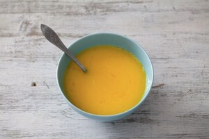 Preparazione Bundt cake allo zafferano e cioccolato bianco - Fase 2