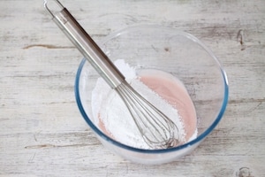 Preparazione Cheesecake senza cottura alle fragole - Fase 2
