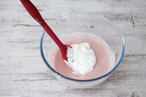 Preparazione Cheesecake senza cottura alle fragole - Fase 3