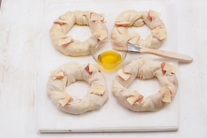 Preparazione Ciambelle al formaggio con speck e rosmarino  - Fase 3