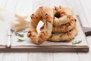 Preparazione Ciambelle al formaggio con speck e rosmarino  - Fase 3