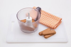 Preparazione Ciotolina di biscotti alla ricotta con mela - Fase 1