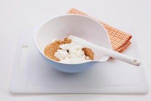 Preparazione Ciotolina di biscotti alla ricotta con mela - Fase 1
