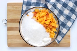 Preparazione Confettura di pesche profumata alla cannella - Fase 1