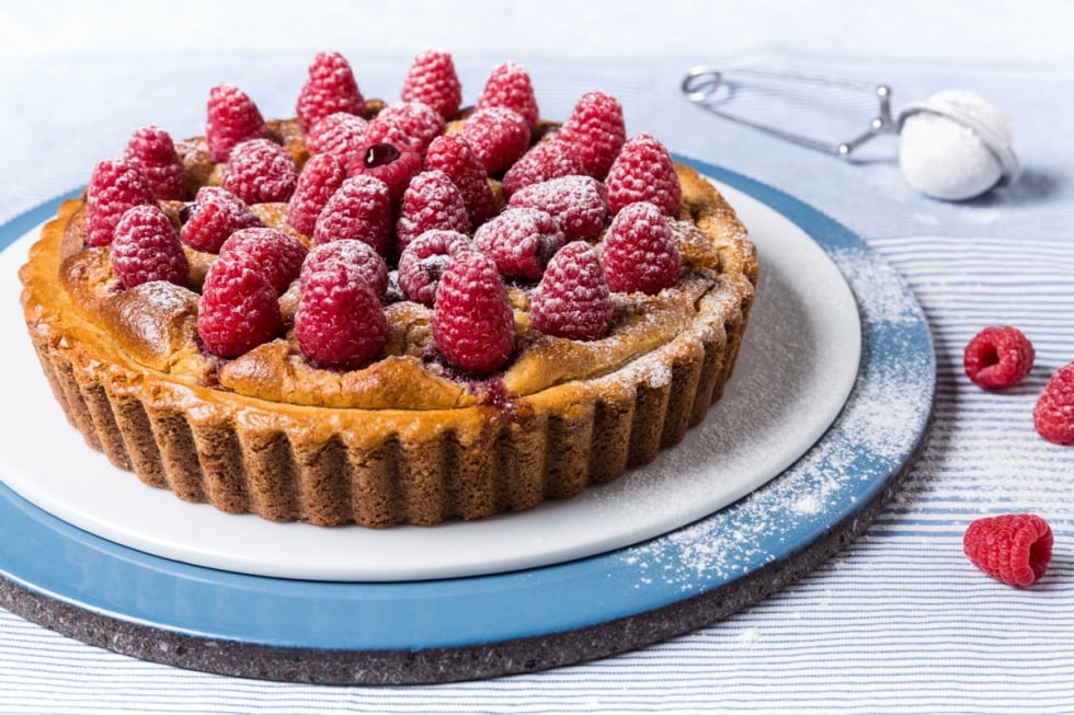 Crostata con farina di riso e frangipane ai frutti rossi ricetta