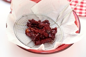 Preparazione Fusilli al ferretto con cacioricotta e peperoni 'cruschi' - Fase 2