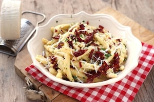 Preparazione Fusilli al ferretto con cacioricotta e peperoni 'cruschi' - Fase 3