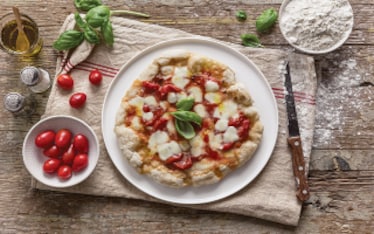 Pizza margherita in padella