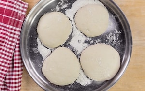Preparazione Pizza margherita in padella - Fase 3