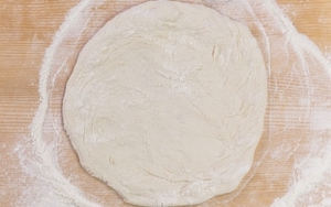 Preparazione Pizza margherita in padella - Fase 3