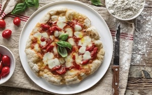 Preparazione Pizza margherita in padella - Fase 5