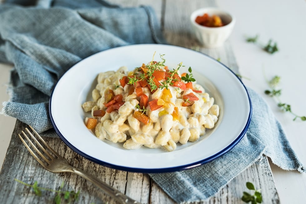 Cavatelli con pesto di noci, pecorino e peperone arrostito ricetta