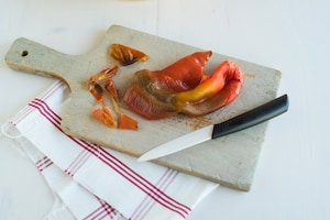 Preparazione Cavatelli con pesto di noci, pecorino e peperone arrostito - Fase 1