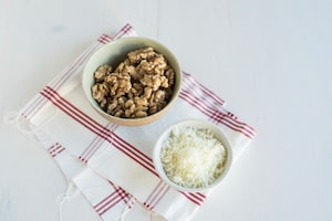 Preparazione Cavatelli con pesto di noci, pecorino e peperone arrostito - Fase 1