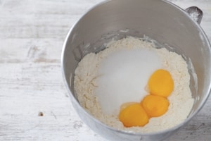 Preparazione Scendiletto alle ciliegie  - Fase 1