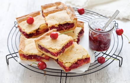 Preparazione Scendiletto alle ciliegie  - Fase 5 Preparazione Scendiletto alle ciliegie  - Fase 5