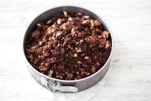 Preparazione Torta al cioccolato senza cottura - Fase 2