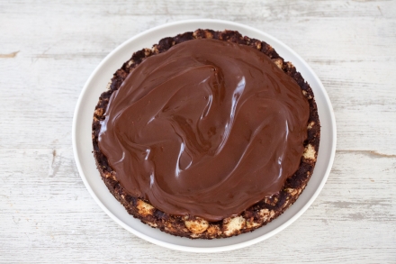 Preparazione Torta al cioccolato senza cottura - Fase 4 Preparazione Torta al cioccolato senza cottura - Fase 4