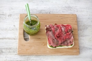 Preparazione Tramezzini con roastbeef, rucola e pesto - Fase 3