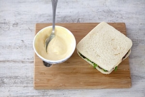Preparazione Tramezzini con roastbeef, rucola e pesto - Fase 4