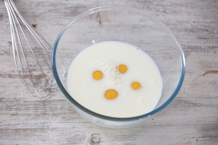 Preparazione Barrette di French toast al forno - Fase 1 Preparazione Barrette di French toast al forno - Fase 1