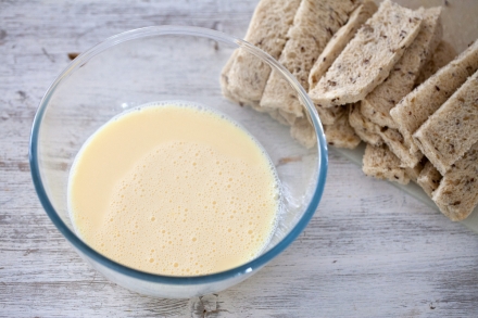 Preparazione Barrette di French toast al forno - Fase 2 Preparazione Barrette di French toast al forno - Fase 2