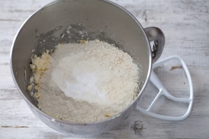 Preparazione Biscotti morbidi al limone - Fase 2